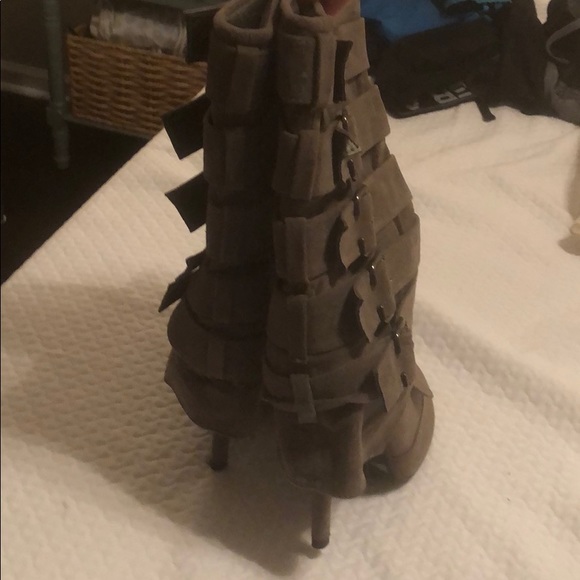 Shoes - Picture 2 of 3